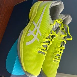 ASICS women’s tennis shoes 8.5